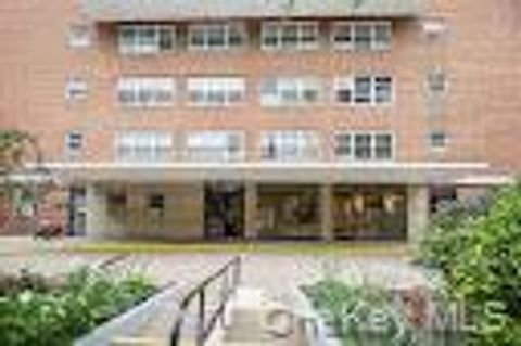 72-35 112 Street 2E Forest Hills NY 11375