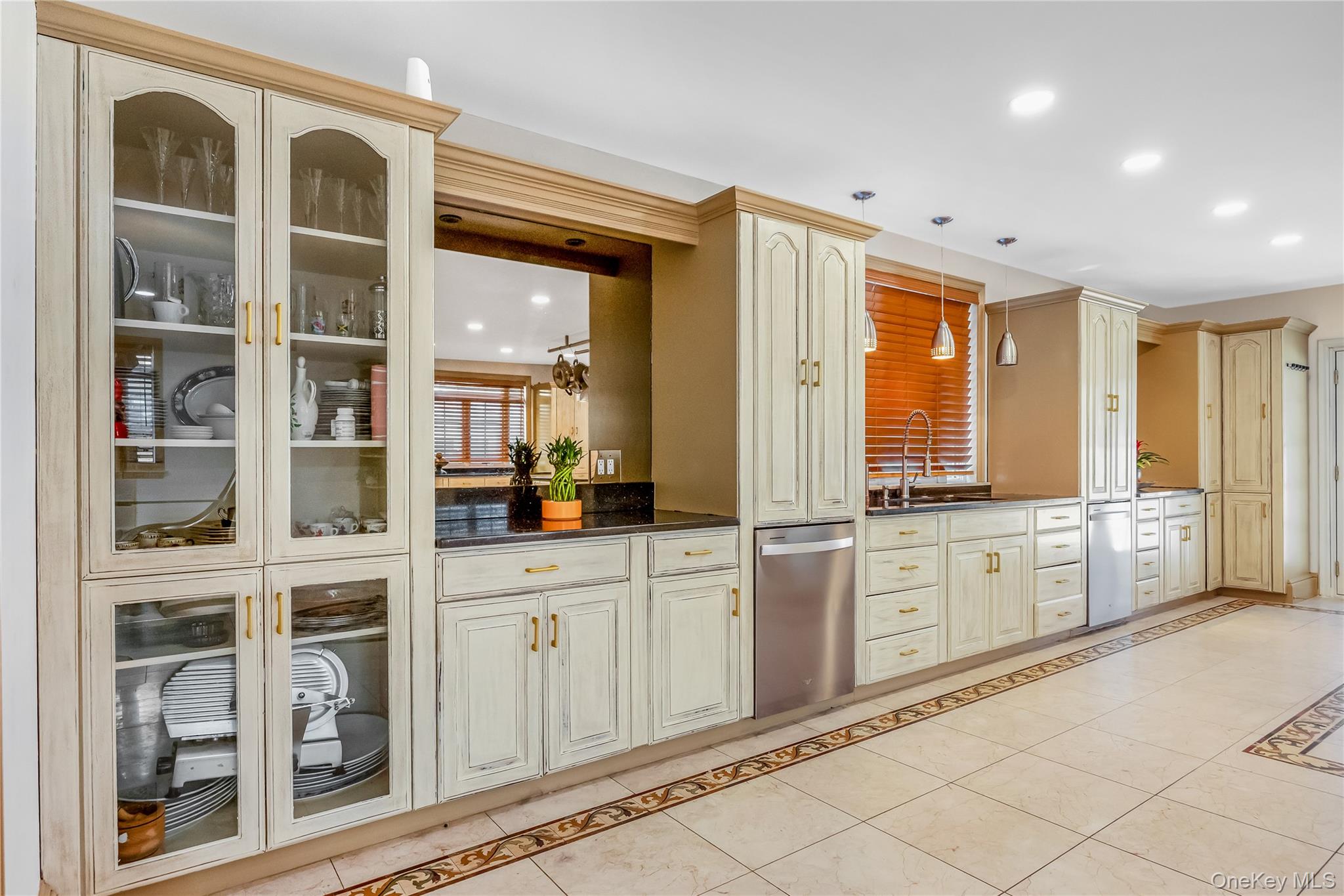 47-56 Glenwood Street