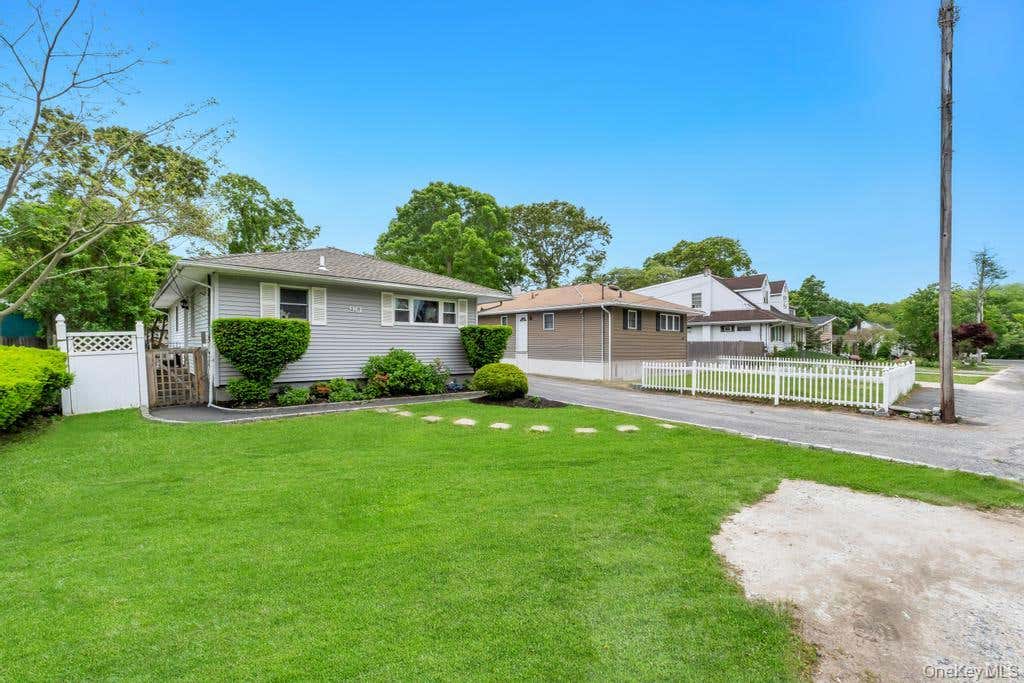 Photo of 90 Pinewood Drive, Shirley, NY 11967 (MLS # 1017294)