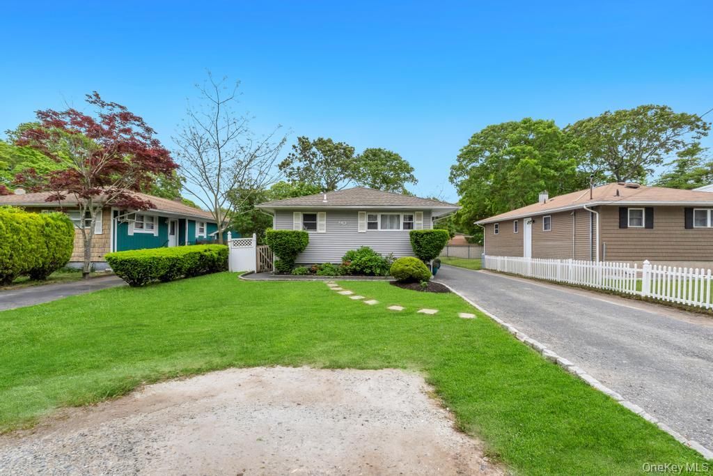 Photo of 90 Pinewood Drive, Shirley, NY 11967 (MLS # 1017294)