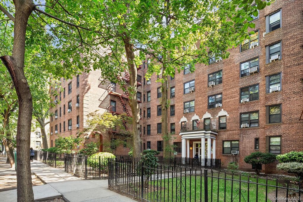 Photo of 88-10 34th Avenue #1 H, Jackson Heights, NY 11372 (MLS # 968967)