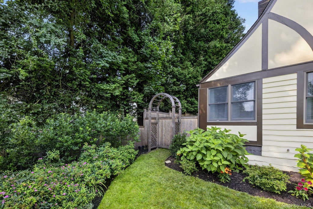 Photo of 14 S Longfellow Street, Hartsdale, NY 10530 (MLS # 1045927)
