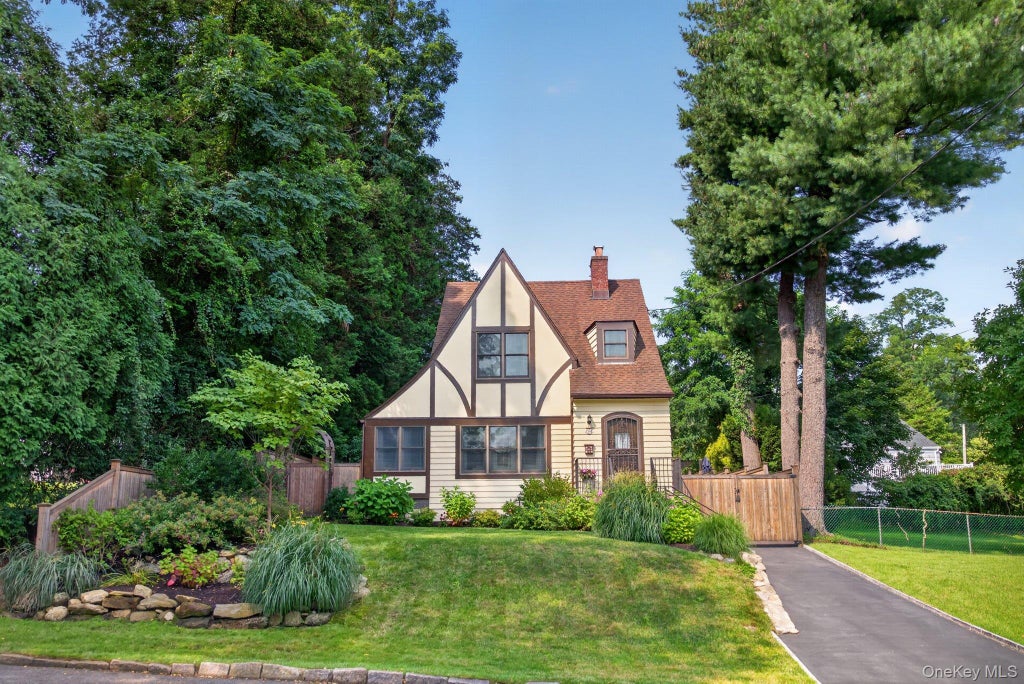 Photo of 14 S Longfellow Street, Hartsdale, NY 10530 (MLS # 1045927)