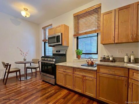Photo of 21-28 35 Street #1G, Astoria, NY 11105 (MLS # 962465)
