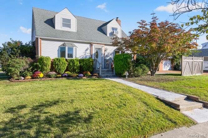 Photo of 484 Croyden Road, Garden City South, NY 11530 (MLS # 1062391)
