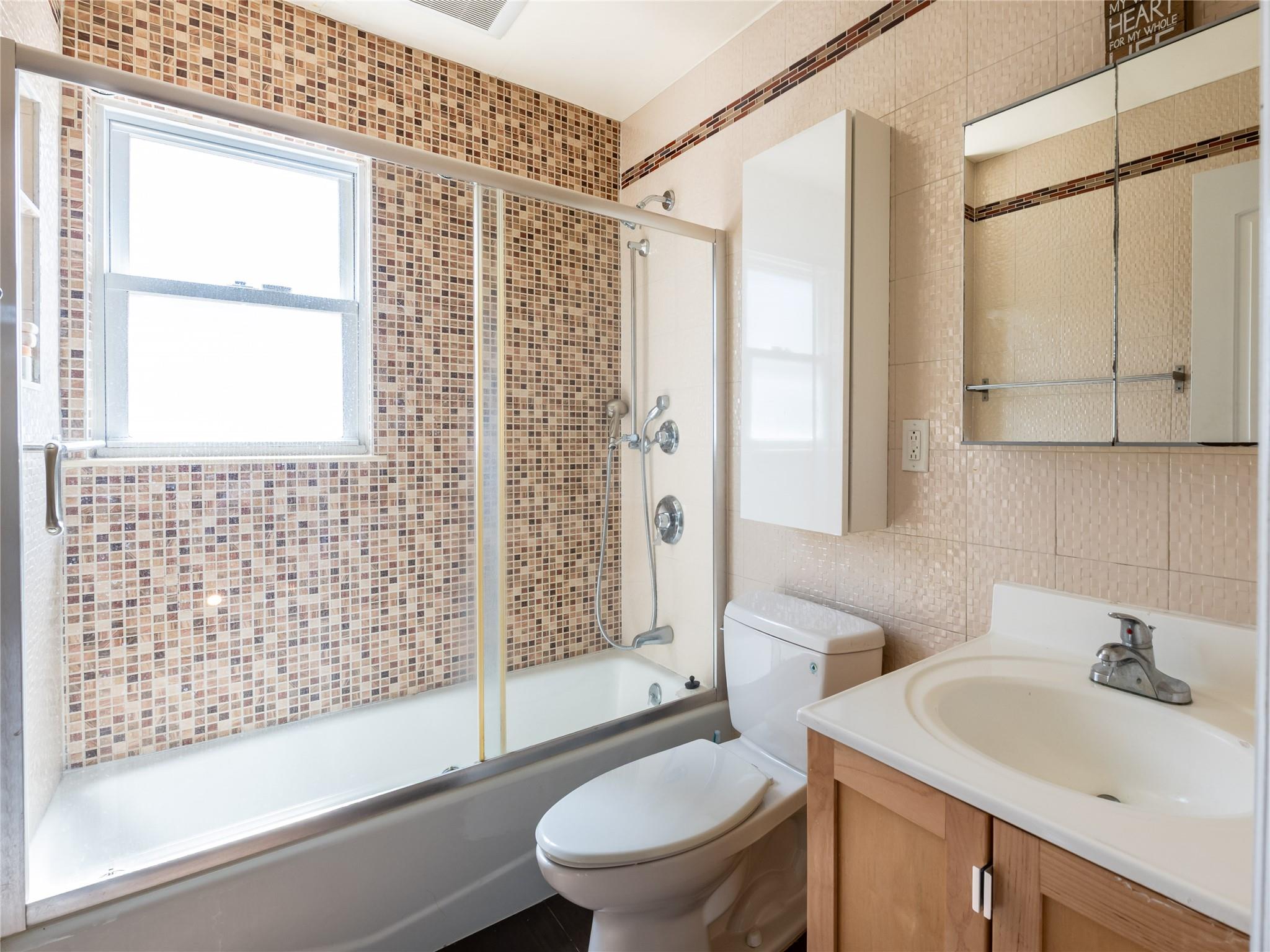18 Cypress Avenue, Port Washington, New York image 19