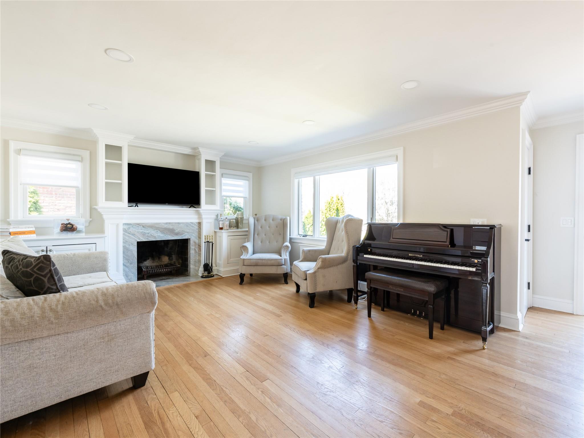 18 Cypress Avenue, Port Washington, New York image 7