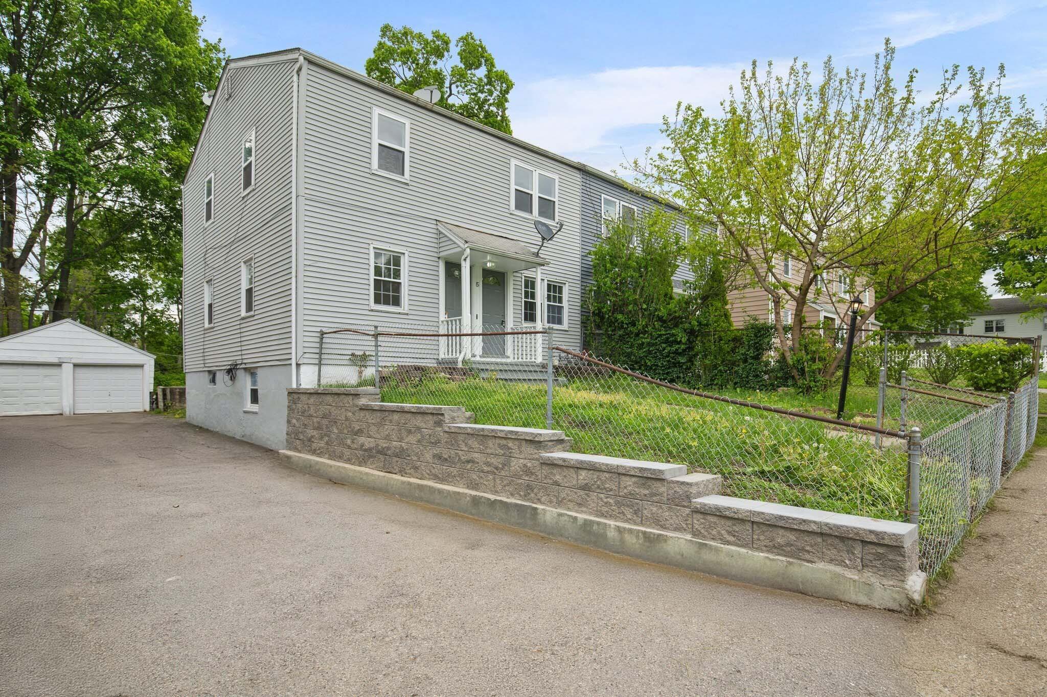 Rental Property at Vernon Terrace, Poughkeepsie, New York - Bedrooms: 3 
Bathrooms: 1 
Rooms: 7  - $2,300 MO.