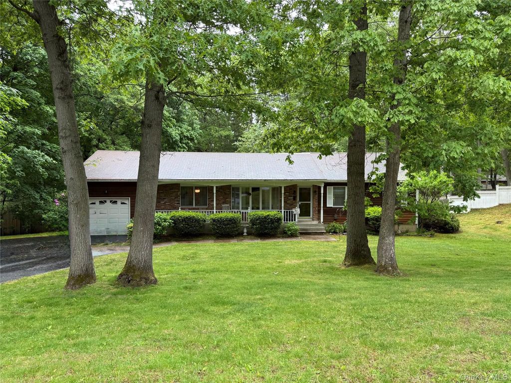 Photo of 33A Hillside Avenue, Saint James, NY 11780 (MLS # 1004216)