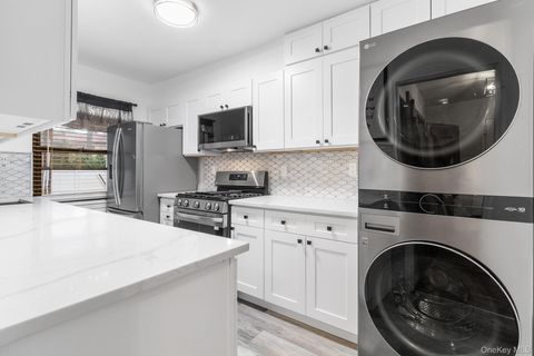 Homes For Sale - 1209 E Broadway #D15<br/> Hewlett, NY 11557