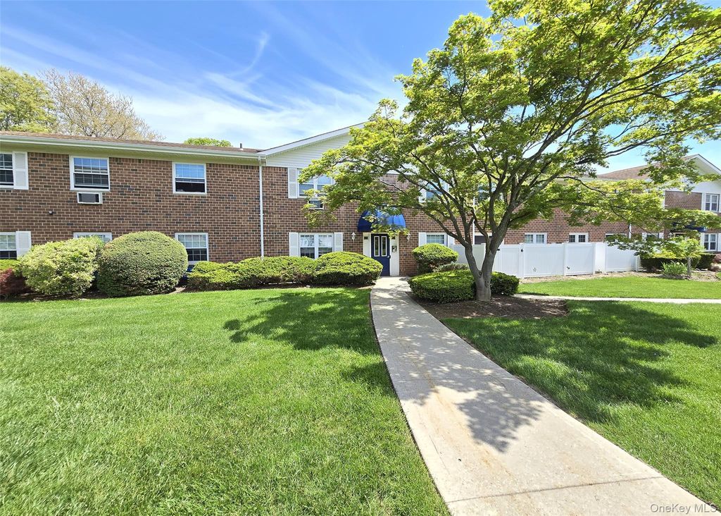 Photo of 460 Old Town Road #3K, Port Jefferson Station, NY 11776 (MLS # 1000753)
