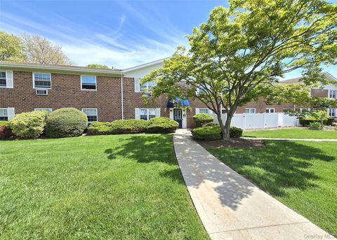 Photo of 460 Old Town Road #3K, Port Jefferson Station, NY 11776 (MLS # 1000753)