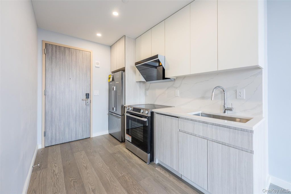 Photo of 134-11 Franklin Avenue #3D, Flushing, NY 11355 (MLS # 964620)