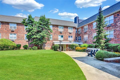 Photo of 30 Daley Place #247, Lynbrook, NY 11563 (MLS # 910559)