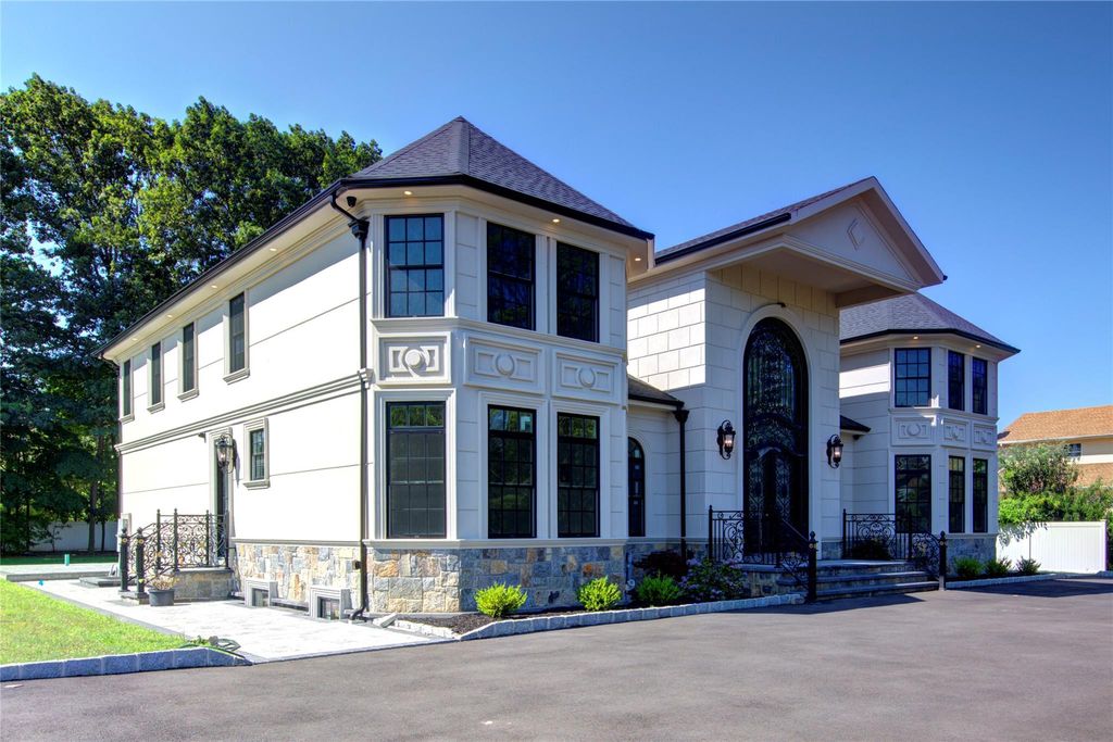 Photo of 51 Walter Avenue, Hicksville, NY 11801 (MLS # 889185)
