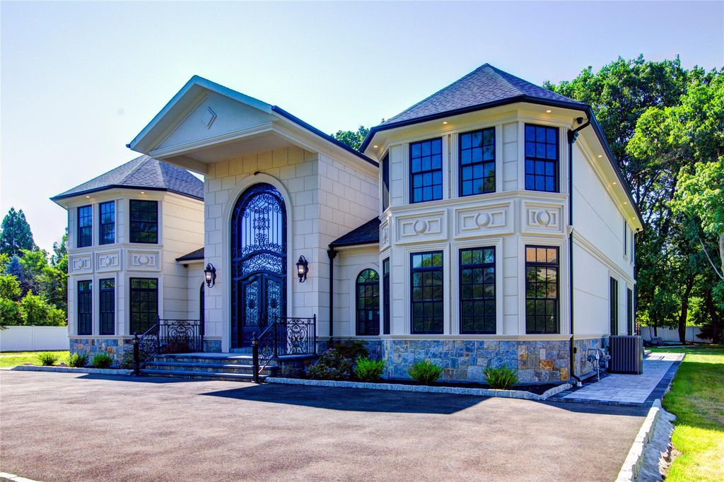 Photo of 51 Walter Avenue, Hicksville, NY 11801 (MLS # 889185)