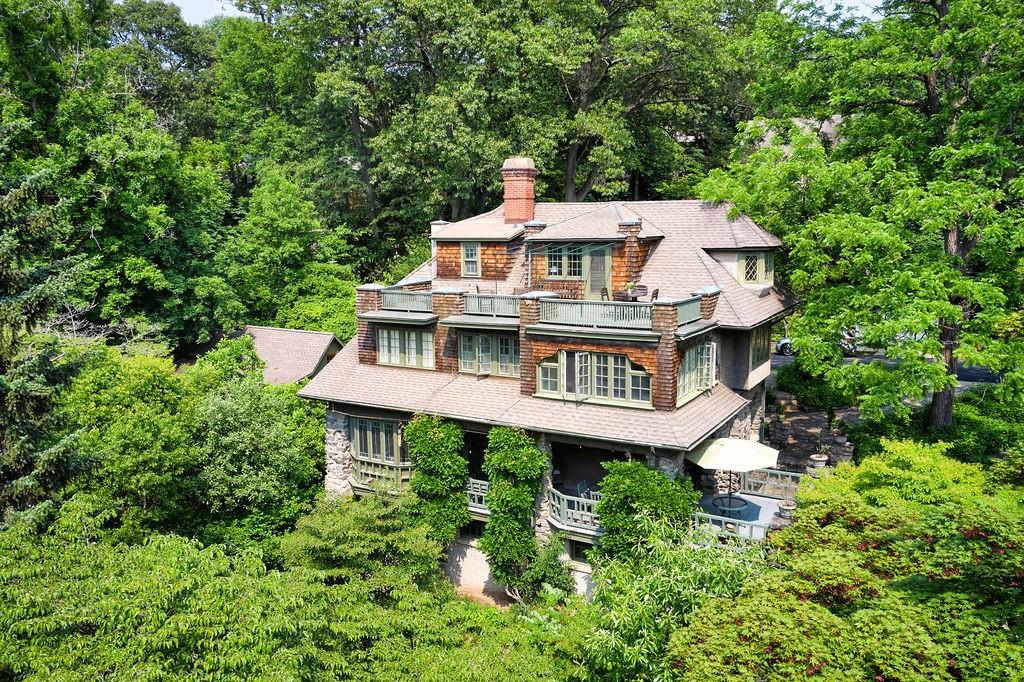 Rental Property at Sheldon Place, Hastings-On-Hudson, New York - Bedrooms: 5 
Bathrooms: 4 
Rooms: 10  - $10,500 MO.