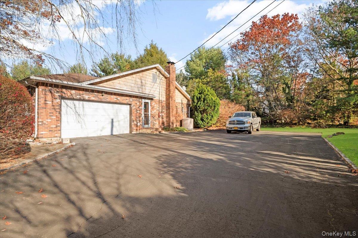 Laurel Hollow, New York 11791, United States, 4 Bedrooms Bedrooms, ,3 BathroomsBathrooms,Residential,Active,149086