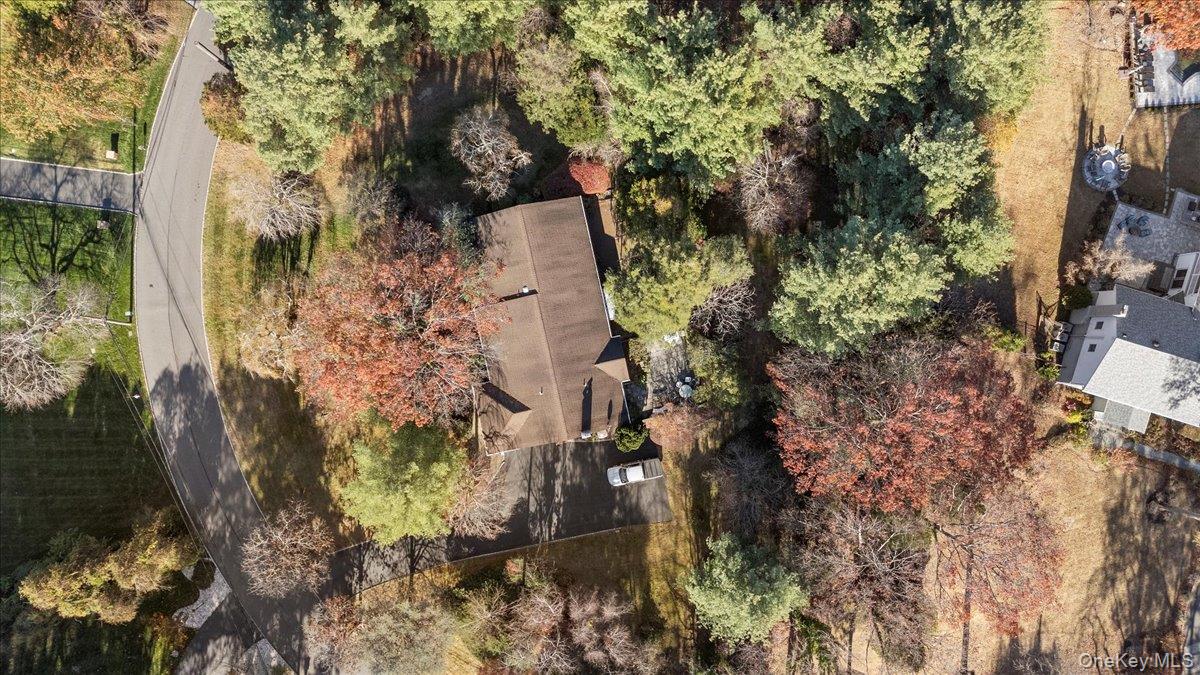 Laurel Hollow, New York 11791, United States, 4 Bedrooms Bedrooms, ,3 BathroomsBathrooms,Residential,Active,149086