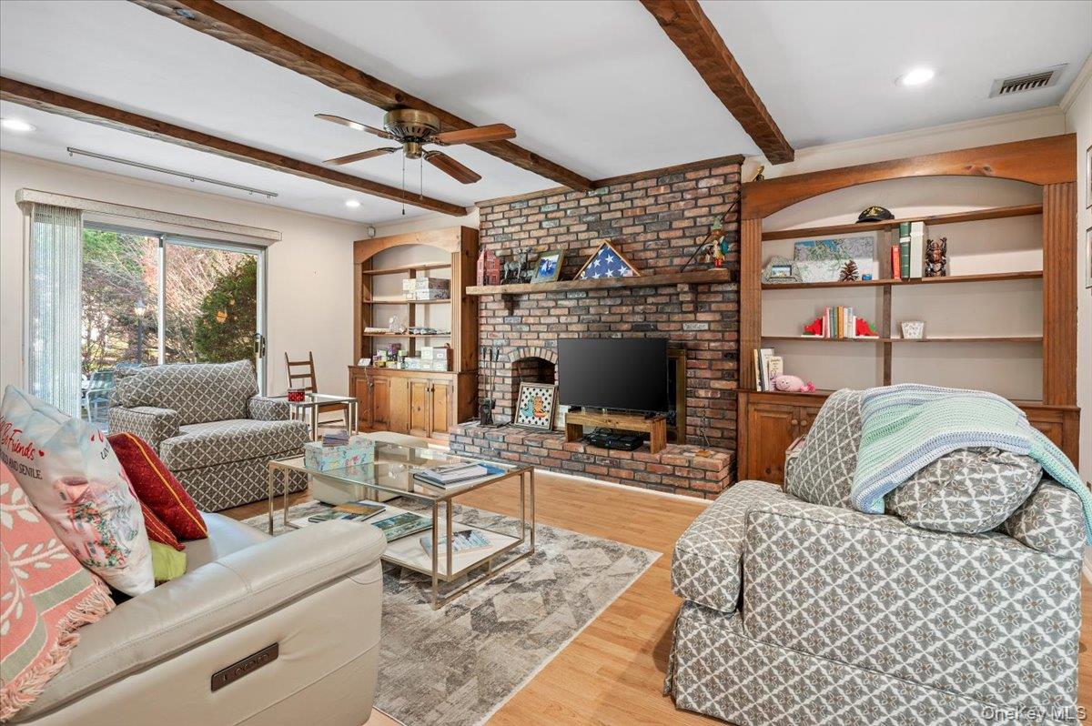 Laurel Hollow, New York 11791, United States, 4 Bedrooms Bedrooms, ,3 BathroomsBathrooms,Residential,Active,149086