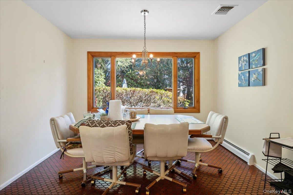 Laurel Hollow, New York 11791, United States, 4 Bedrooms Bedrooms, ,3 BathroomsBathrooms,Residential,Active,149086