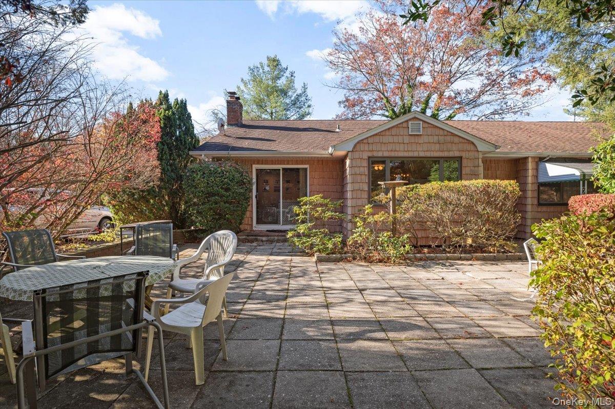 Laurel Hollow, New York 11791, United States, 4 Bedrooms Bedrooms, ,3 BathroomsBathrooms,Residential,Active,149086