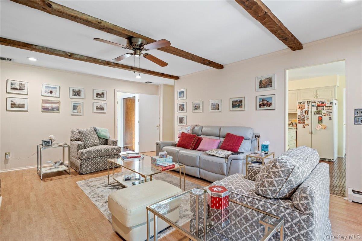 Laurel Hollow, New York 11791, United States, 4 Bedrooms Bedrooms, ,3 BathroomsBathrooms,Residential,Active,149086