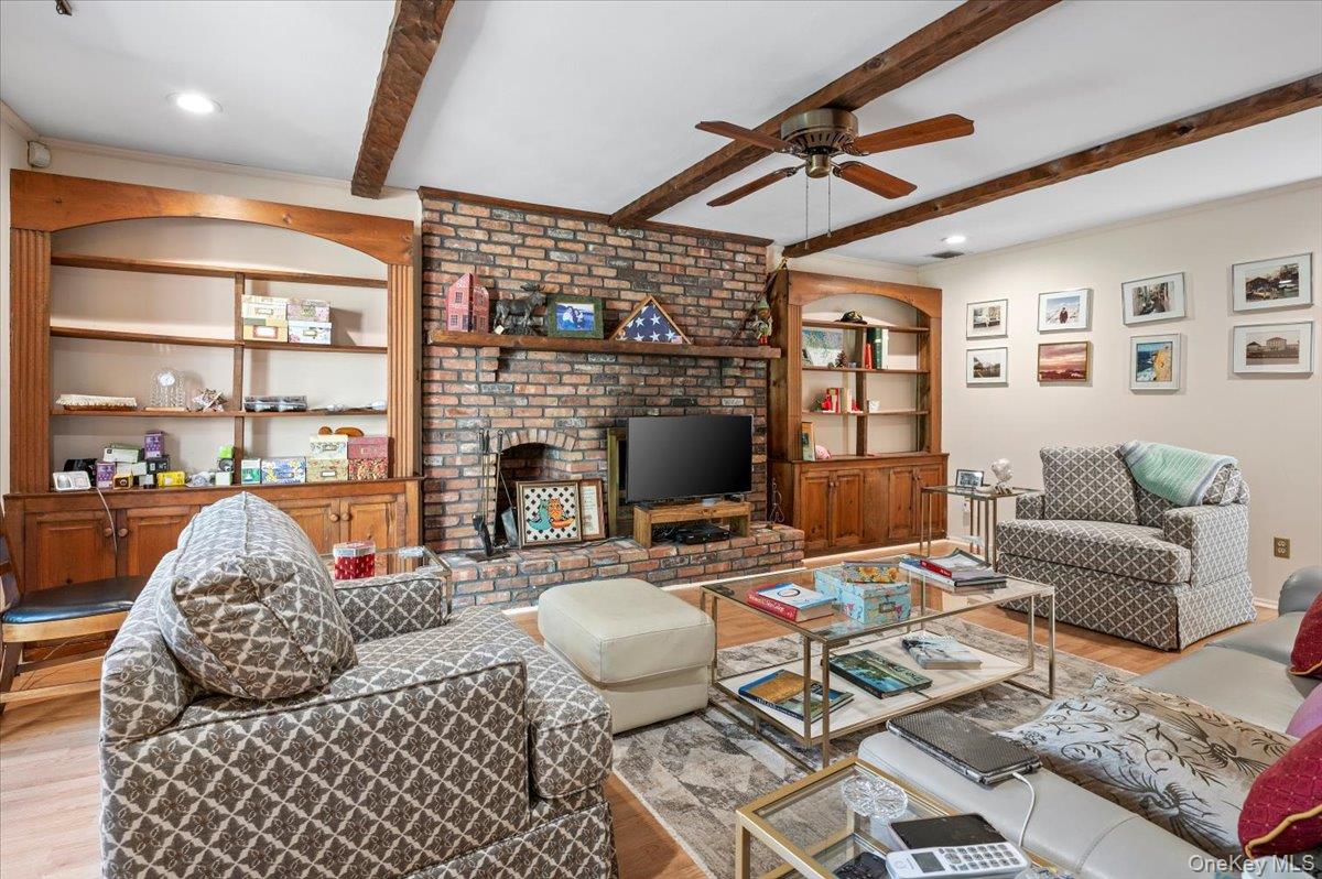 Laurel Hollow, New York 11791, United States, 4 Bedrooms Bedrooms, ,3 BathroomsBathrooms,Residential,Active,149086