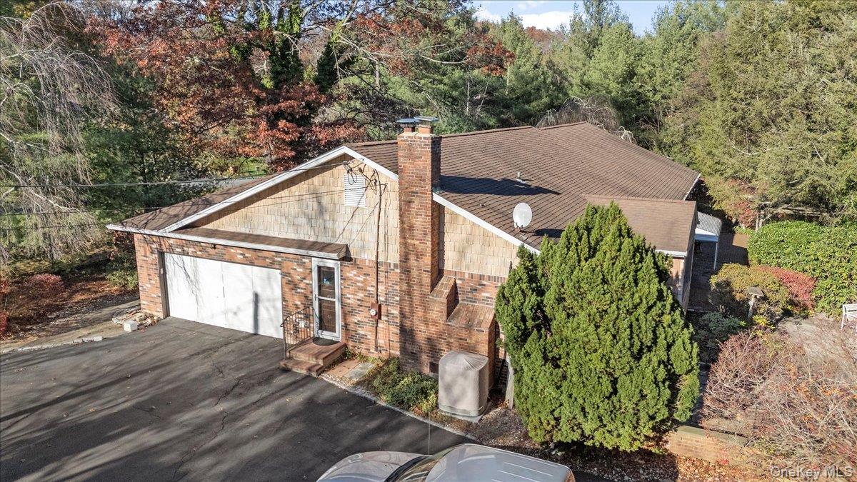 Laurel Hollow, New York 11791, United States, 4 Bedrooms Bedrooms, ,3 BathroomsBathrooms,Residential,Active,149086