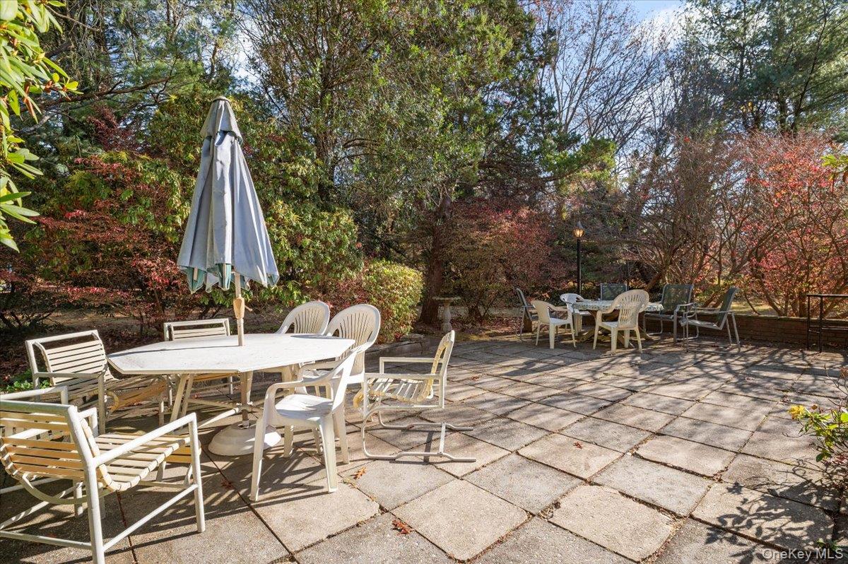 Laurel Hollow, New York 11791, United States, 4 Bedrooms Bedrooms, ,3 BathroomsBathrooms,Residential,Active,149086