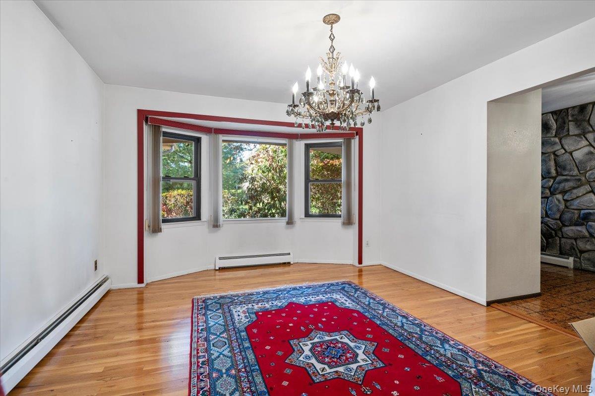 Laurel Hollow, New York 11791, United States, 4 Bedrooms Bedrooms, ,3 BathroomsBathrooms,Residential,Active,149086