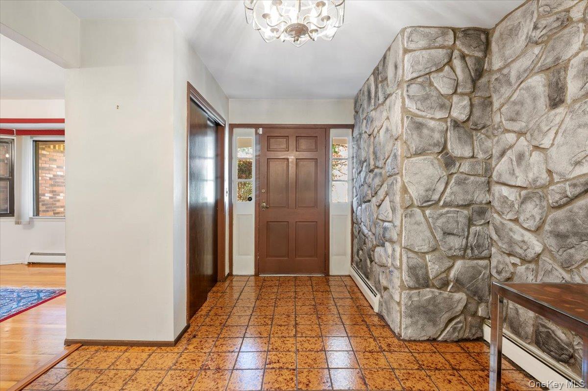 Laurel Hollow, New York 11791, United States, 4 Bedrooms Bedrooms, ,3 BathroomsBathrooms,Residential,Active,149086