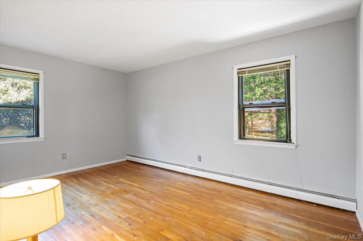 Laurel Hollow, New York 11791, United States, 4 Bedrooms Bedrooms, ,3 BathroomsBathrooms,Residential,Active,149086