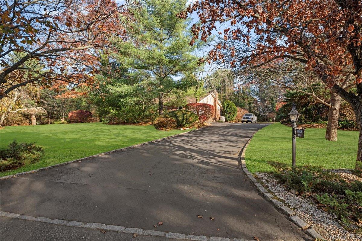 Laurel Hollow, New York 11791, United States, 4 Bedrooms Bedrooms, ,3 BathroomsBathrooms,Residential,Active,149086