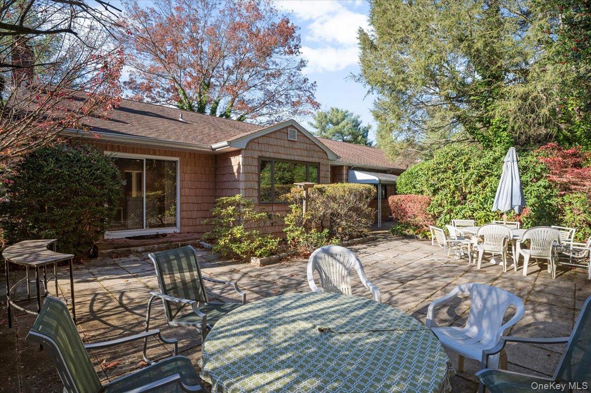 Laurel Hollow, New York 11791, United States, 4 Bedrooms Bedrooms, ,3 BathroomsBathrooms,Residential,Active,149086