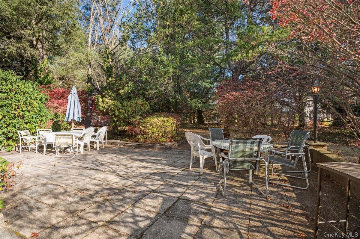 Laurel Hollow, New York 11791, United States, 4 Bedrooms Bedrooms, ,3 BathroomsBathrooms,Residential,Active,149086