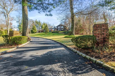 10 Rolling Hill Road Old Westbury NY 11568