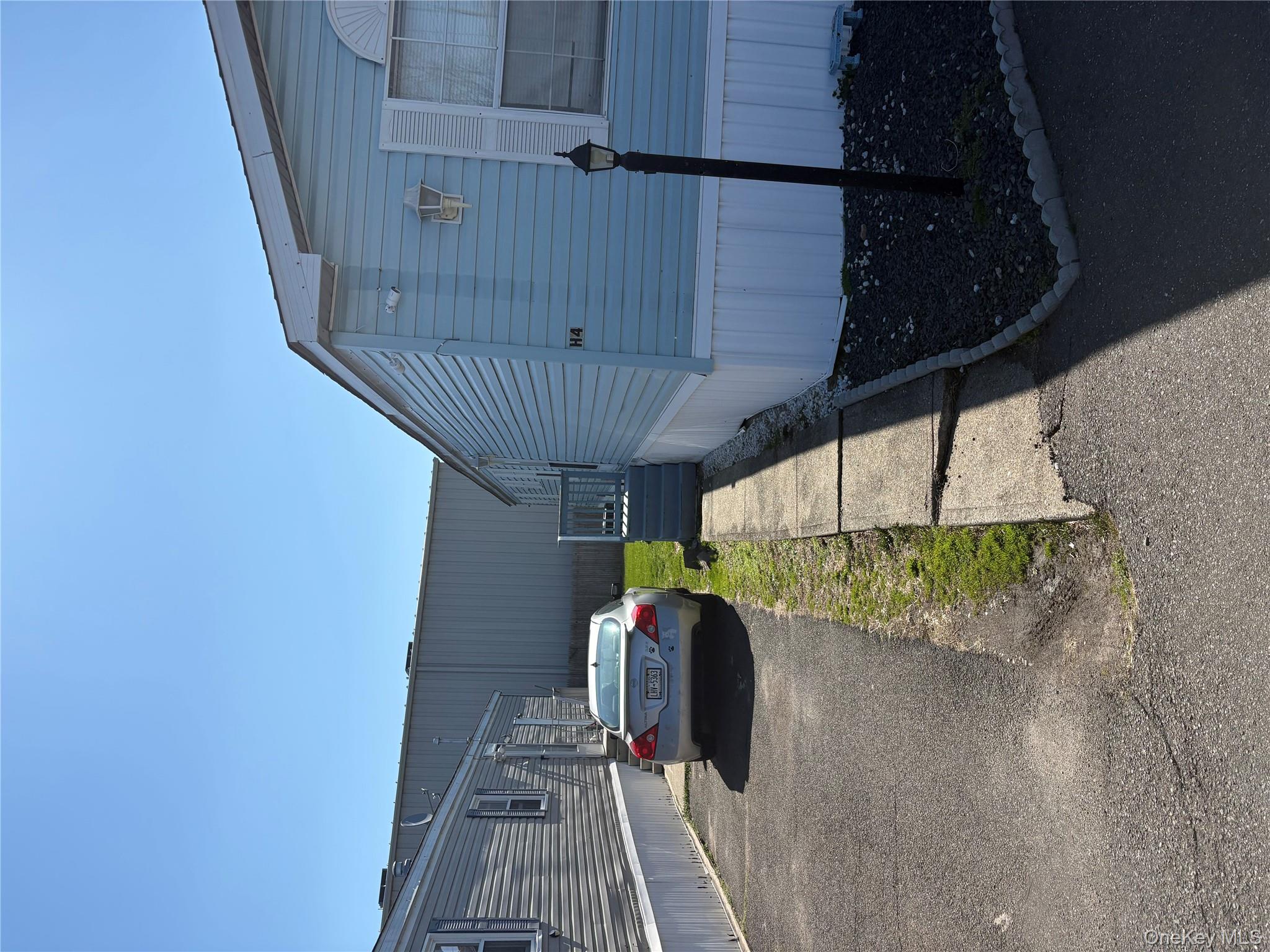 2701 Goethals Road N H4