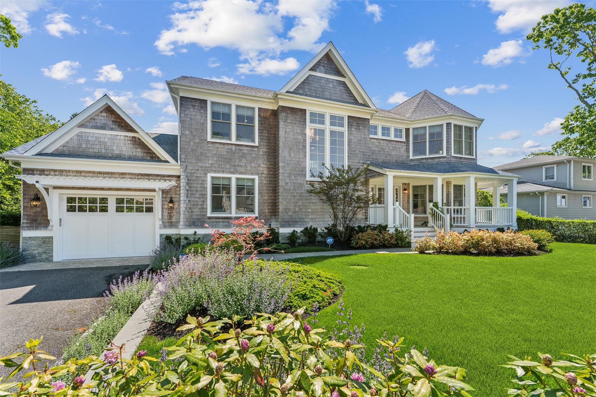 Landing Lane, East Quogue, Hamptons, NY - 4 Bedrooms  
5 Bathrooms - 