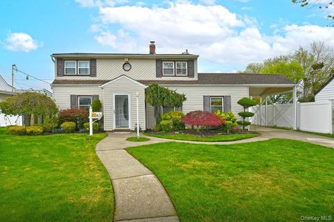 Photo of 203 Saddle Lane, Levittown, NY 11756 (MLS # 989070)