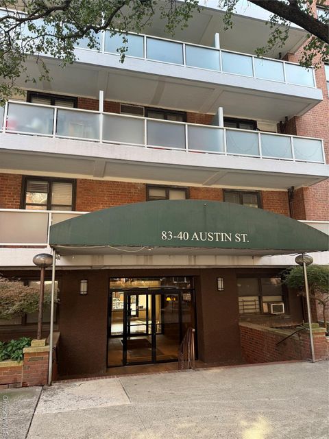 Photo of 83-40 Austin Street #4L, Kew Gardens, NY 11415 (MLS # 920266)