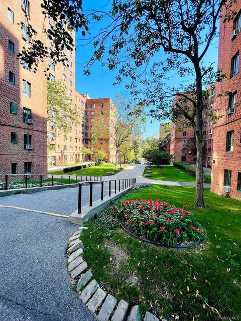 Condo For Sale - 1686 Metropolitan Avenue #4H<br/> Bronx, NY 10462