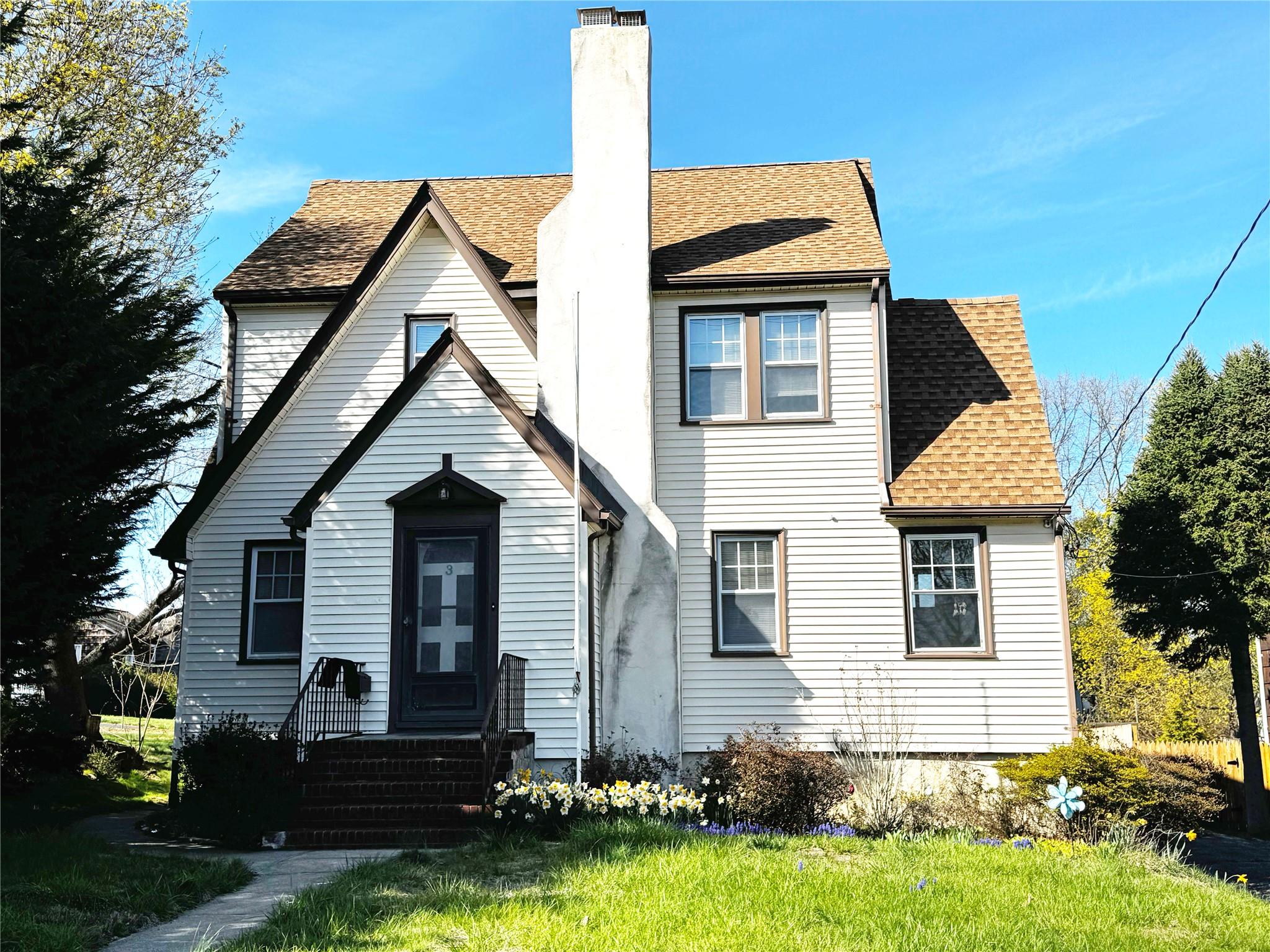 Ward Place, Ossining, New York - 3 Bedrooms  
1 Bathrooms  
9 Rooms - 