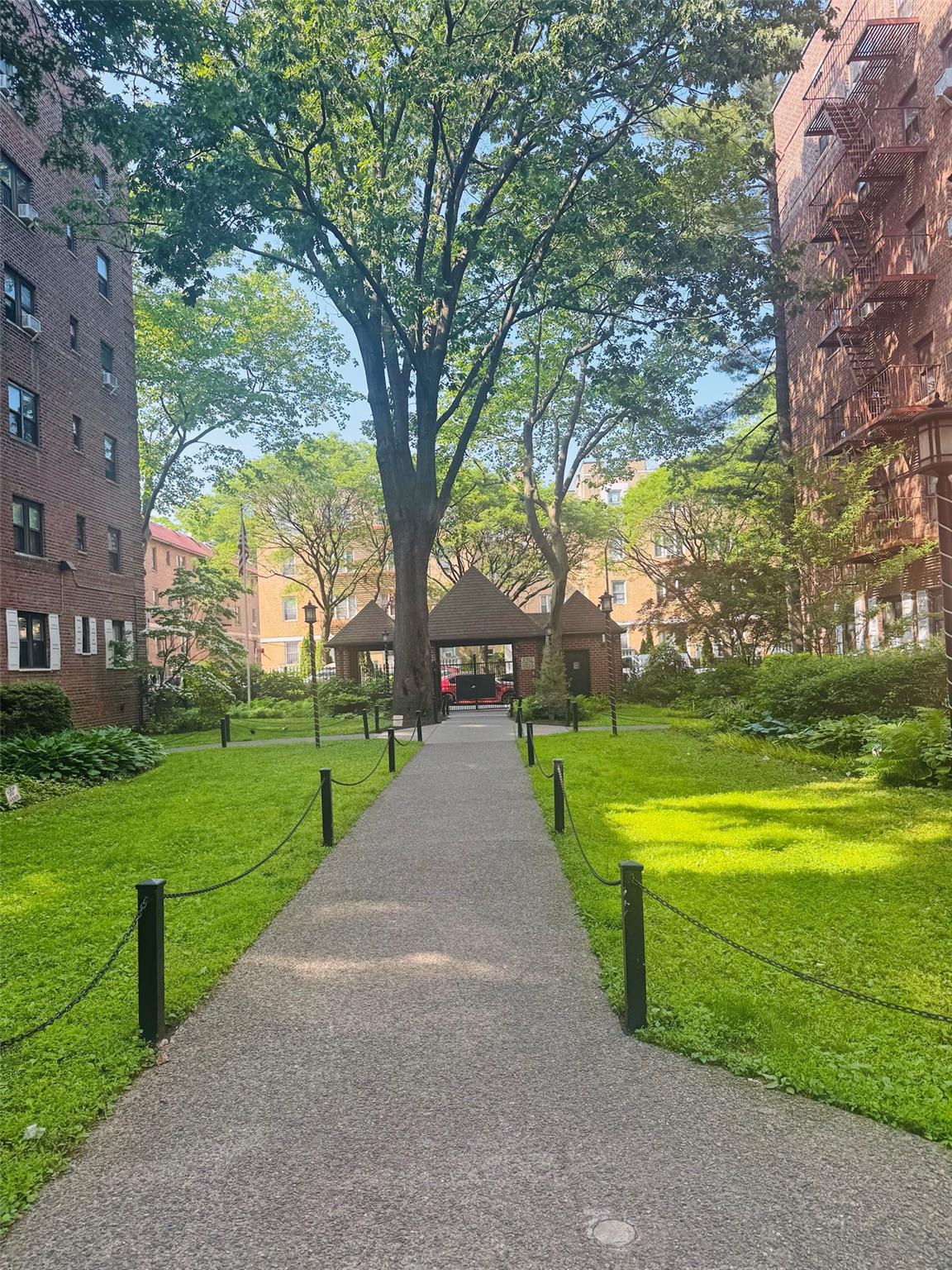 118-60 Metropolitan Avenue 1J