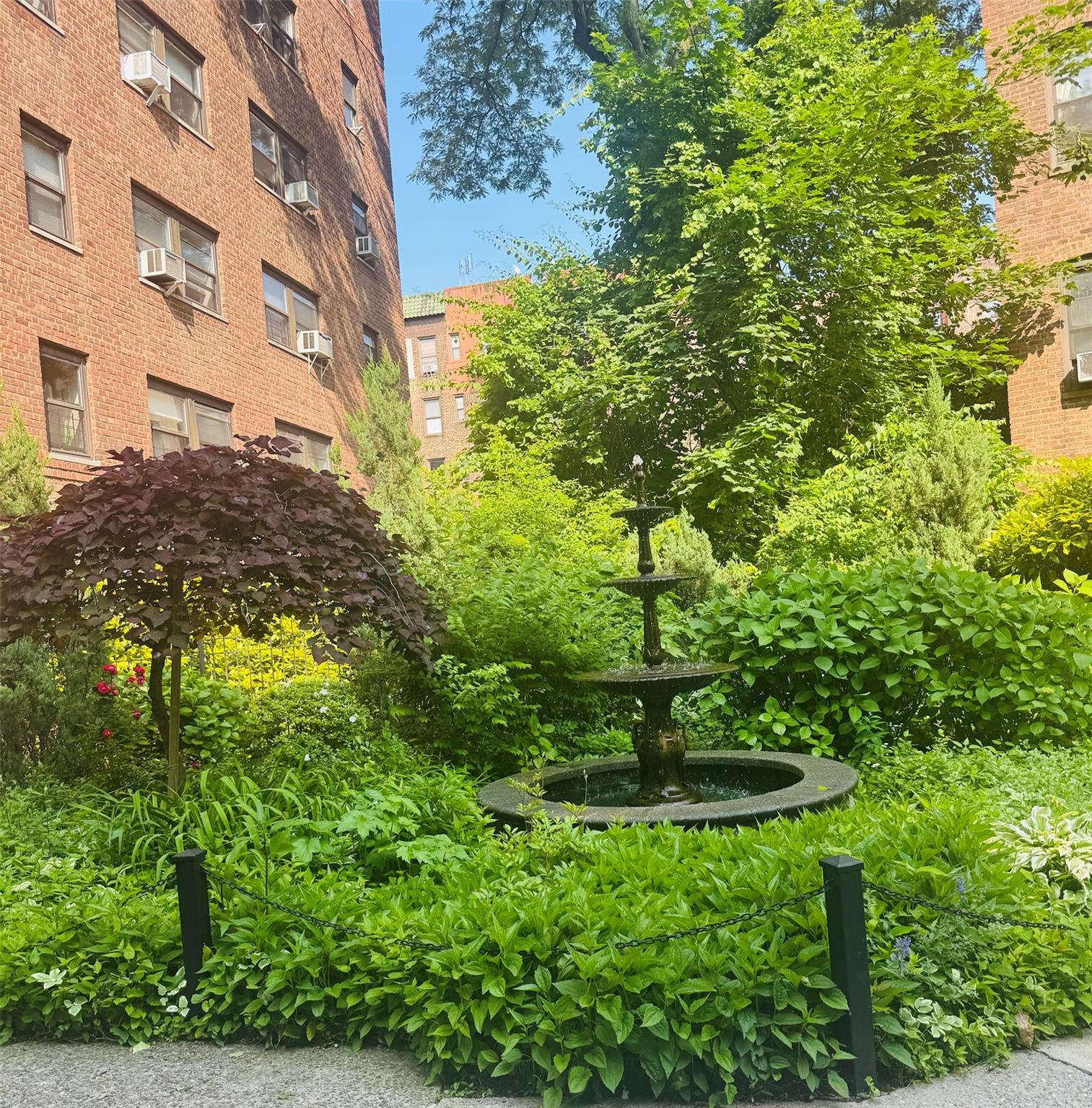 Metropolitan Avenue 1J, Kew Gardens, Queens, NY - 1 Bedrooms  
1 Bathrooms  
5 Rooms - 