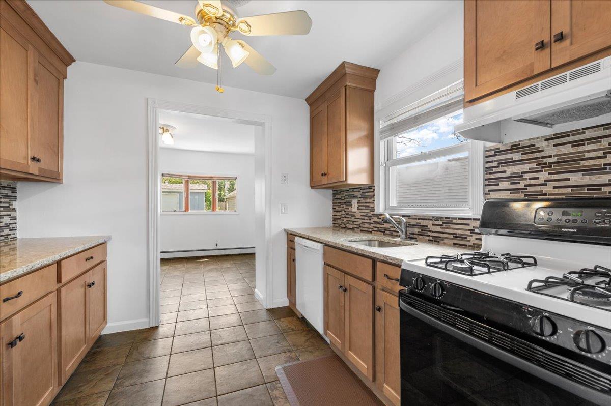 12 Leyden Street, Huntington Station, New York image 7