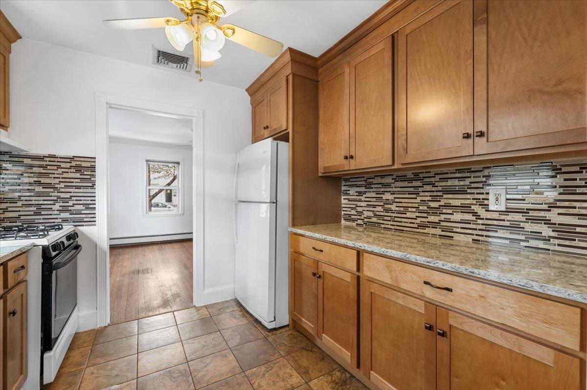 12 Leyden Street, Huntington Station, New York image 8