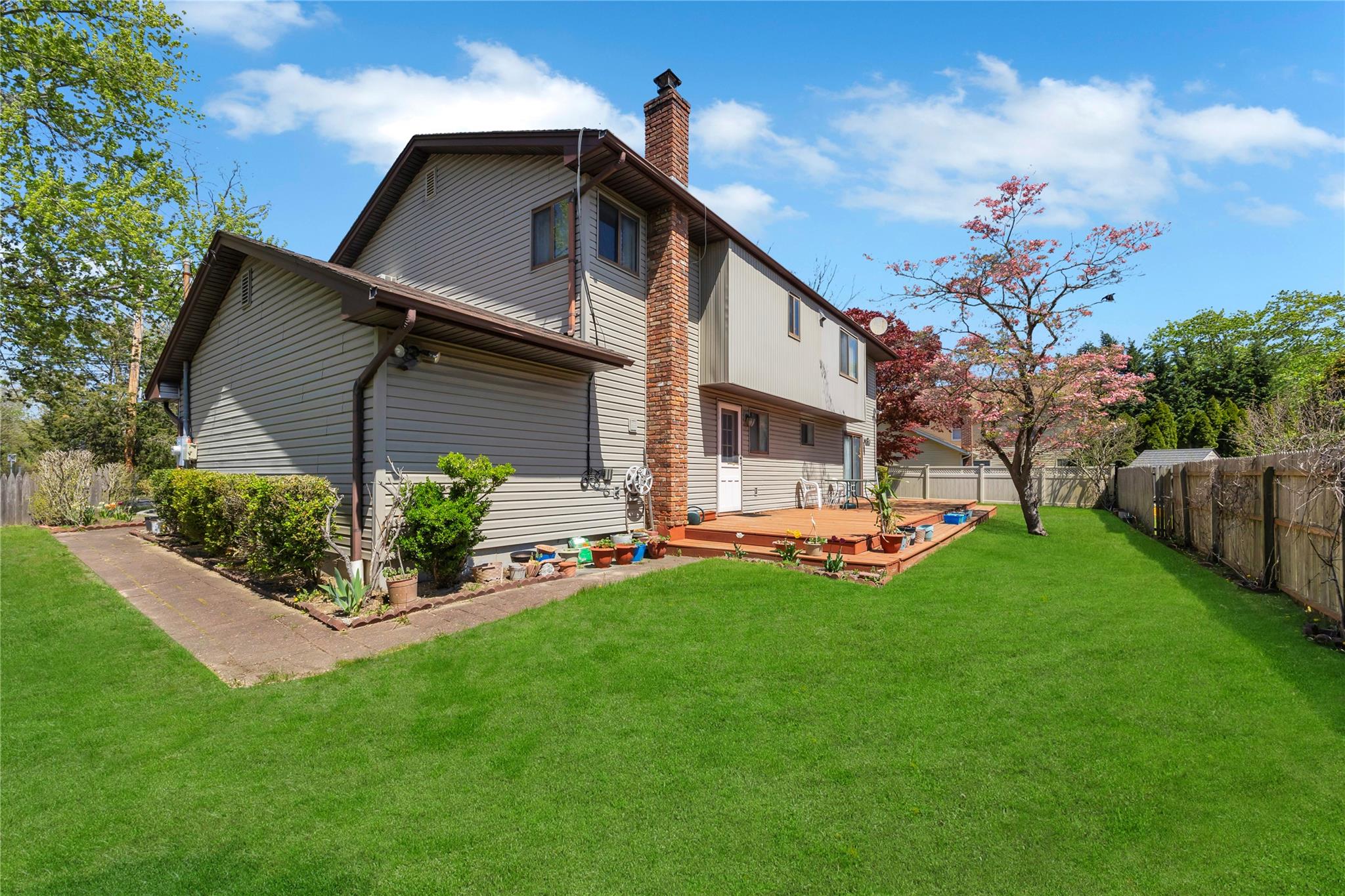 24 Illinois Street, Dix Hills, New York image 3