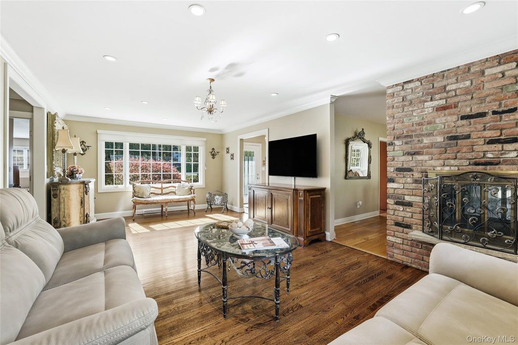 Photo of 35 Mayer Drive, Suffern, NY 10901 (MLS # 990635)