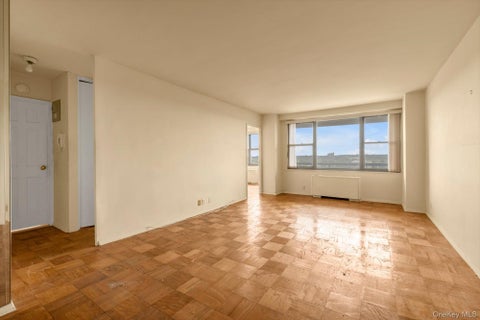 Photo of 70-25 Yellowstone Boulevard #14H, Forest Hills, NY 11375 (MLS # 1042467)